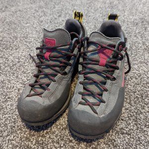 La Sportiva Women's Boulder X approach shoe